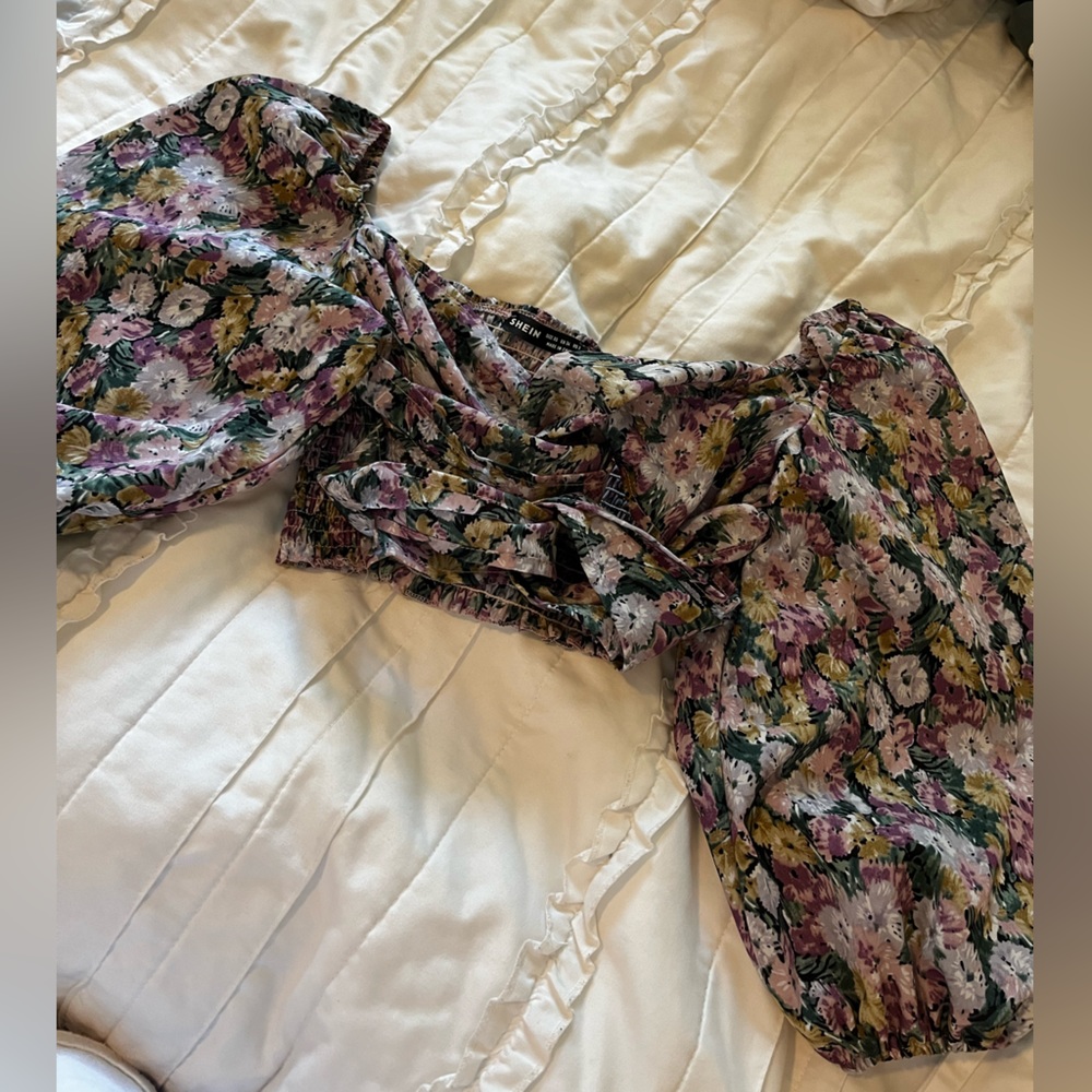 Puff sleeved floral crop top